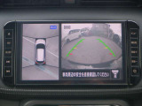 【インテリジェントアラウンドビュ-モニタ-】駐車中のクルマを、上空から見下ろしているかのような映像にして表示します。ひと目で周囲の状況がわかるため、スムースに駐車できます。