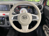 インテリアに合わせたデザインのステアリングは、運転される方のことも考え、運転しやすい形状、大きさです。是非一度、実際に触ってお確かめください。