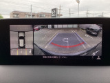 狭い場所での駐車やすれ違いなどでより的確な運転操作に役立つ360&deg;ビューモニターが装備されています。