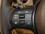 【ステアリングリモコン】ステアリングにオーディオ調節可能なスイッチが装備されていますので運転中でも視線をそらさずにオーディオの調節が可能です!