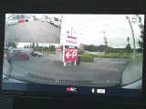 運転状況を映像と音で記録し、ドライブの思い出残しやドライバーの運転チェックができる、便利なドライブレコーダーを装備!あおり運転対策に役立つ後方撮影付きで、安心です♪ナビ画面に映し出すので、便利です!