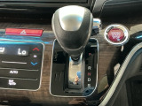 オートマチックシフトレバーは、手になじみ操作しやすい形状で安全運転にもつながります♪