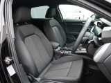 Audi車はどの車種も全てレザーハンドルです。そこにはAudiのこだわりがあり質感の高いレザーでしっかりと手に馴染み、高級感を演出します。