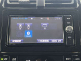 純正SDナビを装着しています。Bluetooth(ブルートゥース)接続/CD・DVD再生/ワンセグ視聴など使用できます。