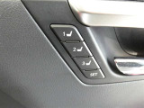 運転席のシートポジションを記憶・再現できるメモリー機能を搭載しています。
