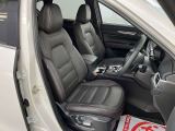 運転者にとっては日々使用することとなる運転席です。運転席が快適だと運転に集中することができますね。