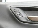運転席のシートポジションを記憶・再現できるメモリー機能を搭載しています。