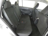 後部座席も当然、綺麗・清潔に仕上げております。内装の綺麗なお車は気持ちが良いですね。