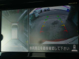 ☆全周囲カメラが駐車をアシスト☆4つの高解像度カメラで車の周囲を撮影!見えにくい死角の駐停車も驚く程に楽々です。バックカメラは、車庫入れの時は勿論、後方の安全確認もできて安心です♪