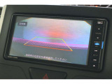 バックカメラが装備されており、後方の安全確認はもちろんのこと狭い場所での駐車や雨の日・夜間など視界の悪いコンディションでのストレスの軽減にもなります!