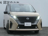 アダプティブLEDヘッドライト。フロントカメラで前方の状況を検知し対向車や先行車に眩しい思いをさせることなく必要なところだけを遠くまで照射します。