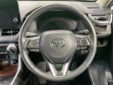 【純正革巻きステアリング】上質な革を使用することで、手にしっかり馴染みとても運転しやすいハンドルです♪