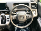 【純正革巻きステアリング】上質な革を使用することで、手にしっかり馴染みとても運転しやすいハンドルです♪