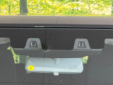 【スズキ セーフティサポート】走行中に前方の車両等を認識し、衝突しそうな時は警報とブレーキで衝突回避と被害軽減をアシスト。より安全にドライブをお楽しみいただけます。