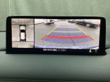 狭い場所での駐車やすれ違いなどでより的確な運転操作に役立つ360&deg;ビューモニターが装備されています。