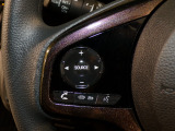 【ステアリングリモコン】ステアリングにオーディオ調節可能なスイッチが装備されていますので運転中でも視線をそらさずにオーディオの調節が可能です!