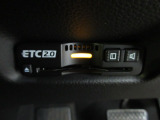 ETC付。高速道路の料金所はキャッシュレスで通過です。サービスエリア等にあるスマートインターの出入口も利用可能でとっても便利。ご納車後すぐにお使い頂けるようセットアップしてのお渡しとなります。
