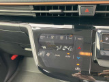 すっきりした運転席周りにはナビやエアコンの操作パネルを設置しておりますので、お一人での運転でもご安心できます。