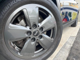 ●純正アルミホイール:輸入車ならではの卓越した走りを支えるホイールと足回りです!日本車の走りに慣れている方にもぜひ体感して頂きたいほど、高いレベルでまとまっています!
