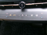 操作性の良いオートエアコンです♪デュアルで運転席と助手席の設定温度もそれぞれ設定可です☆