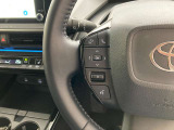 運転中、オーディオの操作をしてて、ハッとしたことはありませんか?ステアリングスイッチは、運転中でもハンドルでオーディオの操作が可能です。安全なドライブをサポートします。