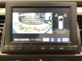 バックモニター付きで車庫入れもラクラク♪