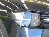 【LEDヘッドライト】悪天候や夜間走行時も良好な視界を確保し安心して運転できる高輝度LEDヘッドライトを装備!点灯速度が早く、消費電力も抑えられています。