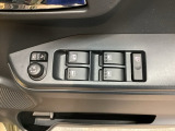 【パワーウィンドウスイッチ】ワンタッチで、パワーウインドウやドアミラーを操作できます。