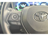 ステアリングスイッチ付き。前方から目を離すことなく操作することが可能です。