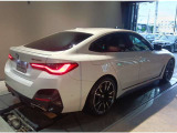 【BMWの伝統-3】BMWのお車は、&ldquo;駆け抜ける歓び&rdquo;を体現しております。走行の安定性とコーナリングの良さを追求し、思い通りにハンドルの操作可能です。