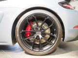 フロントホイール: 8J&times;18リアホイール:9Jx18 フロントタイヤ: 245/ 35 ZR 20 リアタイヤ:295/ 30 ZR 20