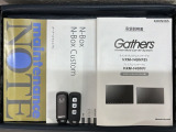 スマートキーは鍵をバッグに入れたままでもドアロックの開閉やエンジンのON・OFFができます。夜間や雨の日も鍵を探さなくて良いので便利です。