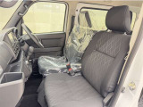 乗り降りも運転もしやすい快適な室内空間。大柄な方でも小柄な方でもラクに乗り降りが出来ます。