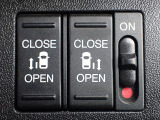 運転席からもスライドドアをボタン操作でスピーディーに開閉できます!またスマートキーでも操作できるので便利です。