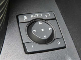 こちらのRAV4はオートミラー付き!うっかり閉じ忘れの無いように、鍵を閉めるとミラーも閉じ、エンジン掛ければミラーが開きます!あると便利なんです♪