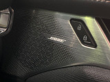【BOSEサウンドシステム】メーカーオプションの高品位サウンドシステムを搭載。専用のチューニングが施された大小様々なスピーカーから良質なサウンドが奏でられ、臨場感あふれる音響空間を演出します。