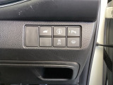 横滑りを防止するVSA等のスイッチは運転席の右側、手の届きやすい位置にあります。