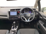 ドライバーの操作性・視認性に配慮した運転席。