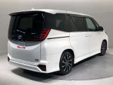 ご納車前にはエンジンオイル・オイルエレメント等を交換して、トヨタディーラーのエンジニアがしっかりと整備をさせていただきます。交換部品などについては、スタッフへお尋ねください。