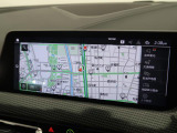 【純正ナビゲーション】BMWのナビゲーションは操作性も良く、詳細な地図情報と交通状況を見やすく表示し、快適なドライビングをサポートしながら目的地までナビゲートします
