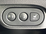 【メモリー機能付きパワーシート】ドライバーごとに設定したシート位置を記憶して、ボタン一つで切り替えできる便利な機能!運転する方が複数名いらっしゃるご家庭におすすめです♪
