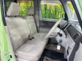 運転席シート廻りは使用感も少なく、良好な状態となっています。前オーナー様が丁寧に使っていたことがよくわかりますね。