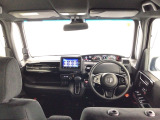 【前方視界】開放的な前方視界!運転がしやすく疲れにくいです♪窓が大きく、見通しがとっても良いおクルマですよ♪