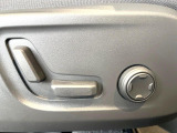 【メモリー機能付きパワーシート】ドライバーごとに設定したシート位置を記憶して、ボタン一つで切り替えできる便利な機能!運転する方が複数名いらっしゃるご家庭におすすめです。