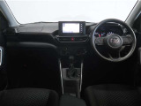スイッチ類やメーター類を見やすく配置した、直感的で扱いやすいインパネ。初めて運転される方でも、迷わず操作出来る安心設計です。