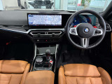 コックピットは、BMWらしくセンター・コンソールがドライバーに向けて傾けられた設計になっています。