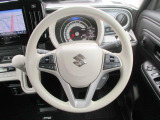 運転し易いステアリング。【アダプティブクルーズコントロール】・【ステアリングオーディオスイッチ】付。