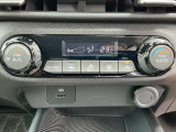 車内の温度管理がワンタッチで簡単に出来るのがオートエアコンです。これでいつでも快適ドライブが出来ますね!