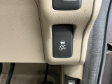 車がカーブの外側へ膨らんだり内側へ巻き込んだりする挙動を防止し安定した走行をサポートする横滑り防止装置付きです!