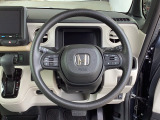 ステアリングスイッチでオーディオ各種操作が可能で、運転に集中できます。安心・安全・快適なドライブをお楽しみいただけます。